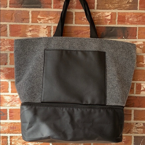 DSW Gray felt weekender tote travel bag/shoe COMPT